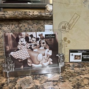 Brand new in box disney parks Mickey castle desk frame 4x6